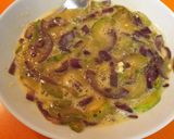 Foto del paso 4 de la receta Tortilla de calabacín y cebolla morada, jugosa y ligera