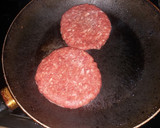 Foto del paso 5 de la receta: Hamburguesa con cebolla caramelizada