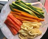 Hình bước làm 2 của món Bé làm cơm cuộn kimbap