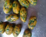 A picture of step 5 of Methi muthiya.