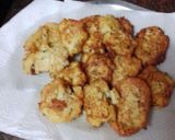 Foto del paso 7 de la receta: Buñuelos de merluza, pota y palitos de cangrejo
