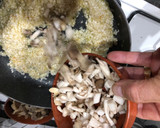 Foto del paso 2 de la receta: Risotto de setas con lomo de dos colores