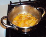 Foto del paso 5 de la receta: Montaditos de solomillo de ternera, manzana y cebolla confitada