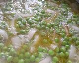 Foto del passaggio 3 della ricetta Uova con piselli e pancetta