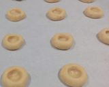 Foto del paso 7 de la receta Galletitas pepas con mermelada de fresa