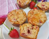 Foto langkah ke 12 dari resep Strawberry Streusel Muffins.
