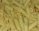 Foto del paso 1 de la receta: Macarrones con atún, cebolla, huevo y tomate