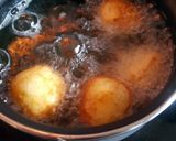 Foto del paso 5 de la receta Buñuelos rellenos de compota de manzana y salsa de caramelo
