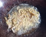 Foto langkah ke 3 dari resep Usus goreng telor favorit masa kuliah.