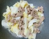 Hình bước làm 4 của món Cải Bắp Thảo Xào Thịt Bò