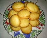 Foto langkah ke 5 dari resep Donat kentang isi blueberry & strawberry.