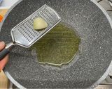 Foto del passaggio 3 della ricetta Involtini di pasta fillo con gamberi e verdure saltate