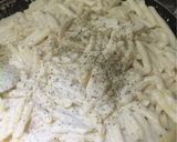 A picture of step 3 of Alferado Penne Pasta with Grilled chicken..