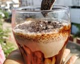 A picture of step 6 of Oreo milkshake.