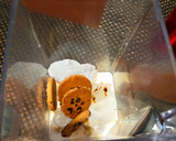 Foto del paso 1 de la receta: Frappé de galleta con chispas de chocolate... Riquísimo!