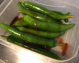 Une image de l'étape 2 de Piments verts olive et framboises.