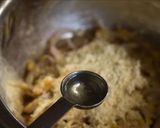 A picture of step 2 of Kandha bhajiya.