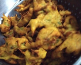 કેળા મેથી ના ભજીયા (Banana Fenugreek Fritters Recipe In Gujarati) રેસીપી સ્ટેપ5ફોટો