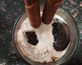 A picture of step 5 of Oreo milkshake without ice cream.