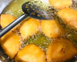 A picture of step 5 of Deep fried stuffed Vada with curd.