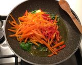 Foto del passaggio 2 della ricetta Paccheri con mini peperoni multicolori e pesce spada