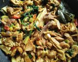 Foto langkah ke 5 dari resep Ayam suwir kemangi pedas.