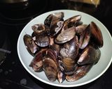 Foto del paso 1 de la receta: Guiso Marinero con Patatas y Guisantes