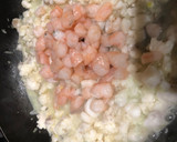 Foto del paso 7 de la receta: Crepes rellenos de picada de pescado y marisco con salsa al cava