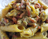 Foto del paso 5 de la receta: Macarrones de cúrcuma al pesto con bacon