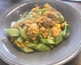 รูปขั้นตอนการทำที่ 3 ของ แตงกวาผัดไข่ 🥒🥚🥒 มีข้าวเปล่า 1 จาน อร่อย ง่าย ประหยัด 😊