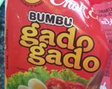 A picture of step 8 of Gado-gado (Indonesian traditional salad with peanut sauce).