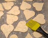 Foto del passaggio 2 della ricetta Cuori di sfoglia al parmigiano