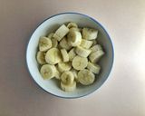 A picture of step 1 of Coffee & Banana Frozen Yoghurt.
