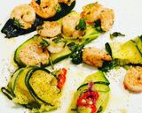 Foto del paso 3 de la receta: Langostinos al Ajillo y Cayena acompañados de Láminas de Zucchini en aceite Picoso