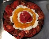 Une image de l'étape 4 de Salade de tomates tricolores à la mozzarella di buffala et ail triquetre séché.