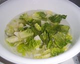 Foto del paso 1 de la receta: Ensalada natural y de conserva, con huevos rellenos