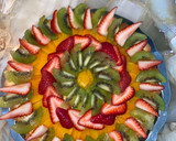 Foto del paso 5 de la receta: Tarta con crema pastelera y frutillas🍓