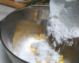 Foto langkah ke 2 dari resep Kue Sagu Keju.