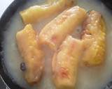 Foto del paso 2 de la receta: Plátanos maduros en leche y pasas de uva...🤔🍌🍇🍯🍶🥛🍯🍌