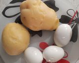 عکس مرحله 1 از دستور لقمه سرخ شده سیب زمینی و تخم مرغ آبپز