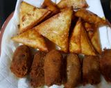 A picture of step 4 of Cheesy samosey.