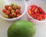 Foto langkah ke 1 dari resep Sambal mangga (kweni)dan tomat kecil.