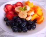 Foto del paso 2 de la receta: Ensalada de frutas 🍓🥭🍌🫐