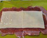 Foto del paso 3 de la receta: Rollitos de lomo a los dos jamones en salsa de setas