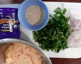 A picture of step 3 of Methi Palak Mansoor Dal Pokoda.