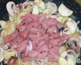 Foto del paso 4 de la receta: Pavo con vegetales y yogurt