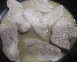 Foto del paso 3 de la receta: Pechuga de pollo en salsa
