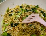 Foto langkah ke 6 dari resep Mie Nyemek (Pakai Mie Instan).