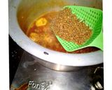 A picture of step 2 of میمنی مسور اکنی.