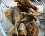 Foto langkah ke 2 dari resep Ikan kembung sambal bawang.